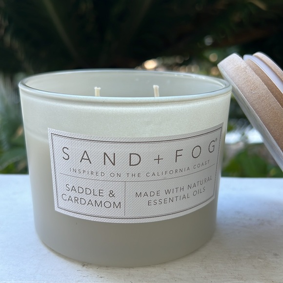 Saddle & Cardamon Scented Candle - Picture 4 of 11